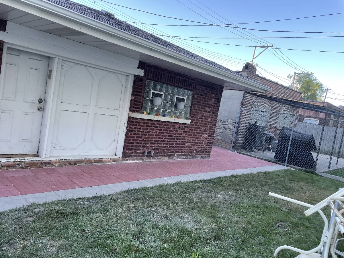 Complete view of the newly installed sidewalk next to yard